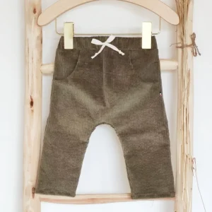 Pantalon bébé "Mahé" coton BIO en velours côtelé vert mousse